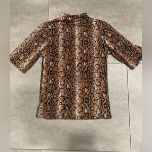 FINAL PRICE 💚EUC Olivia Rae Women's Small snake skin short sleeve top